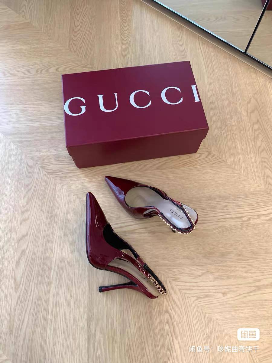 Gucci Signoria patent leather slingback pumps