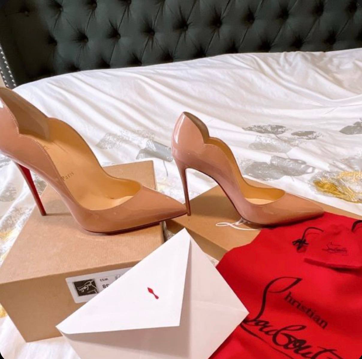 CHRISTIAN LOUBOUTIN  Hot Chick