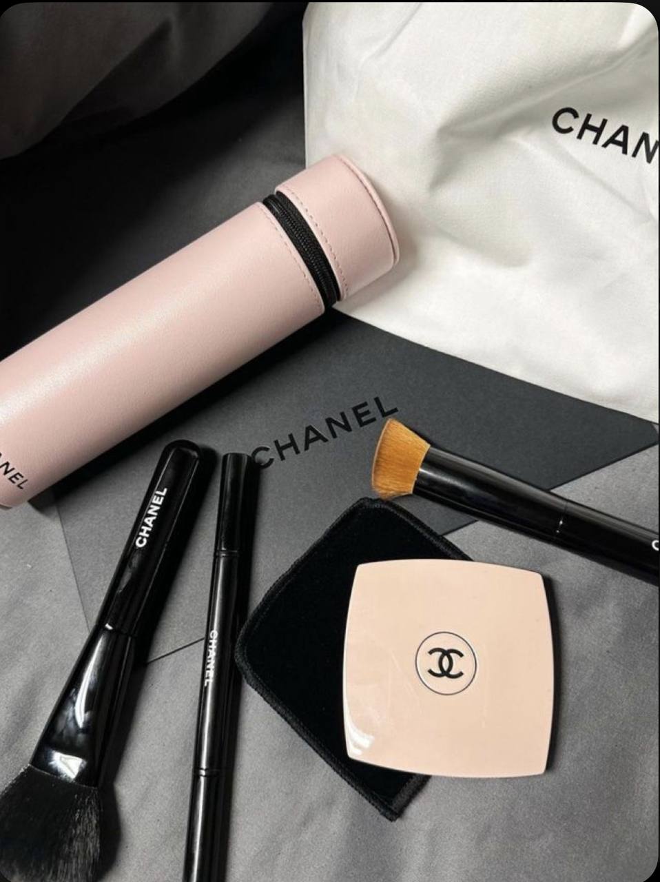 Chanel brush set